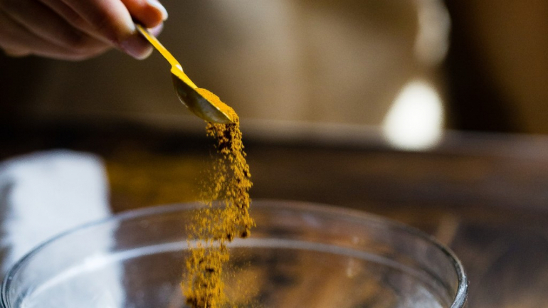 Curcuma : la plante de tous les dangers ?